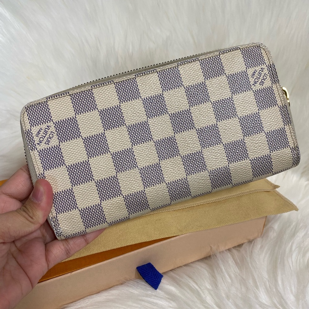 Authentic Louis Vuitton azur zippy wallet